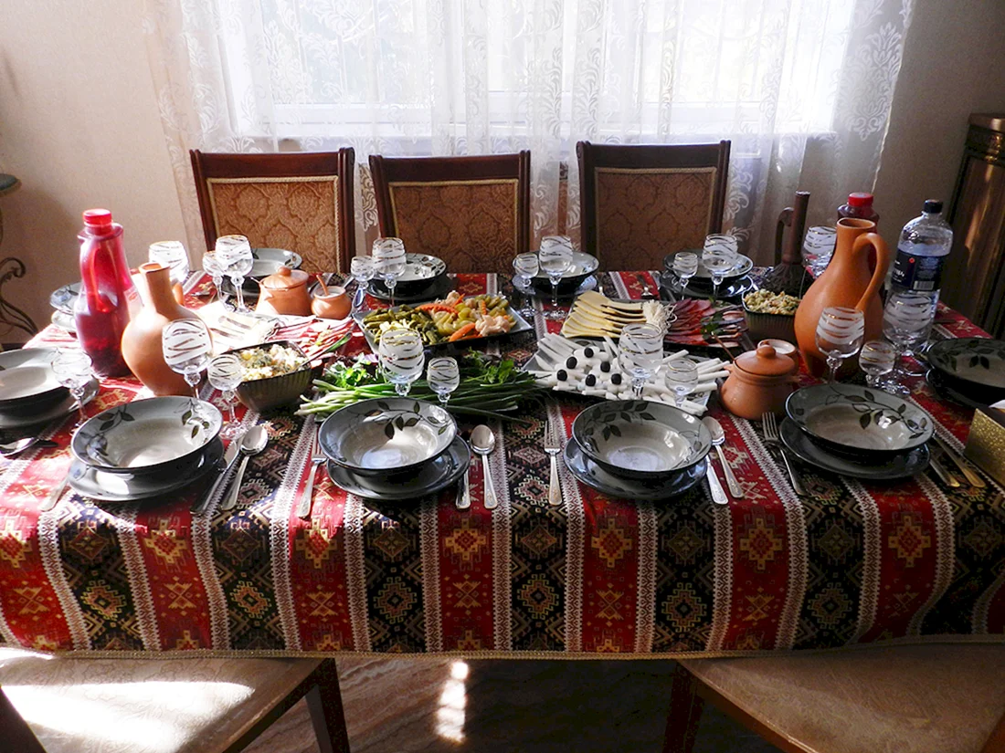 Армянский Хаш накрыт стол
