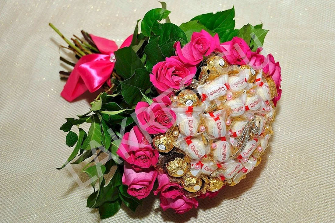 Букет из конфет и цветов