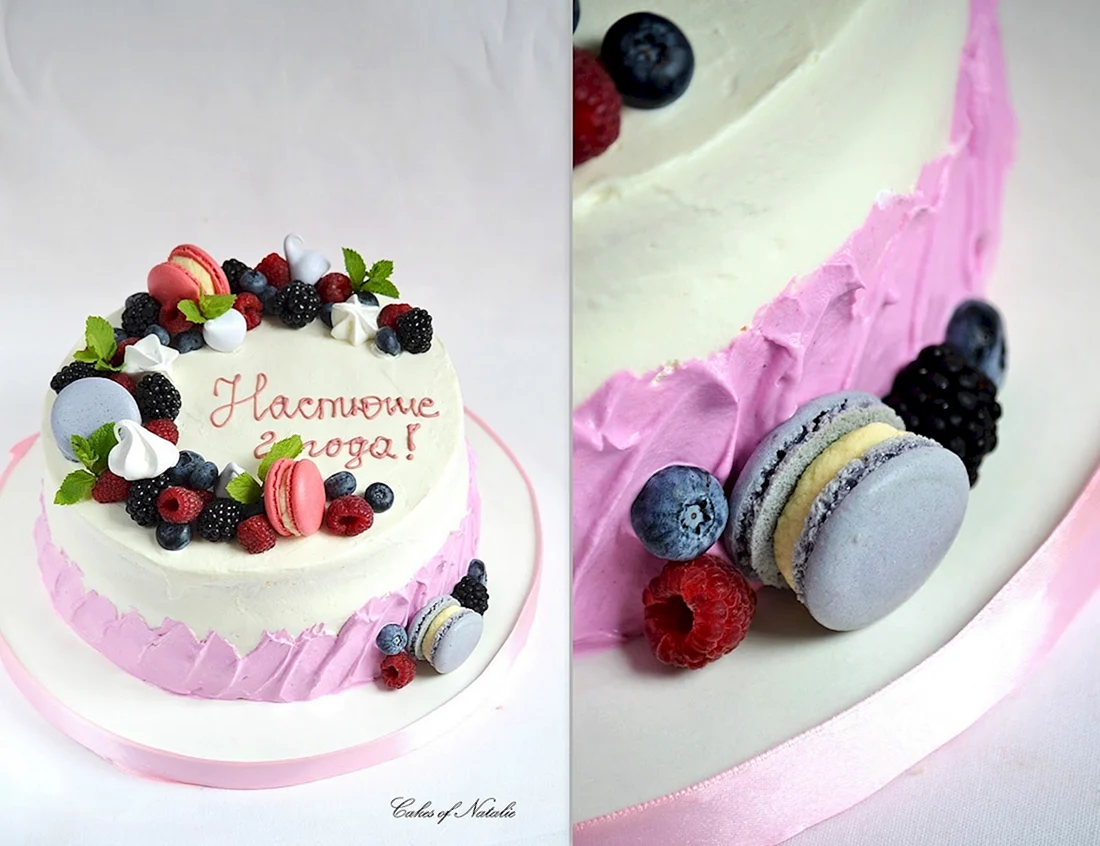 Декор торта с ягодами и безе