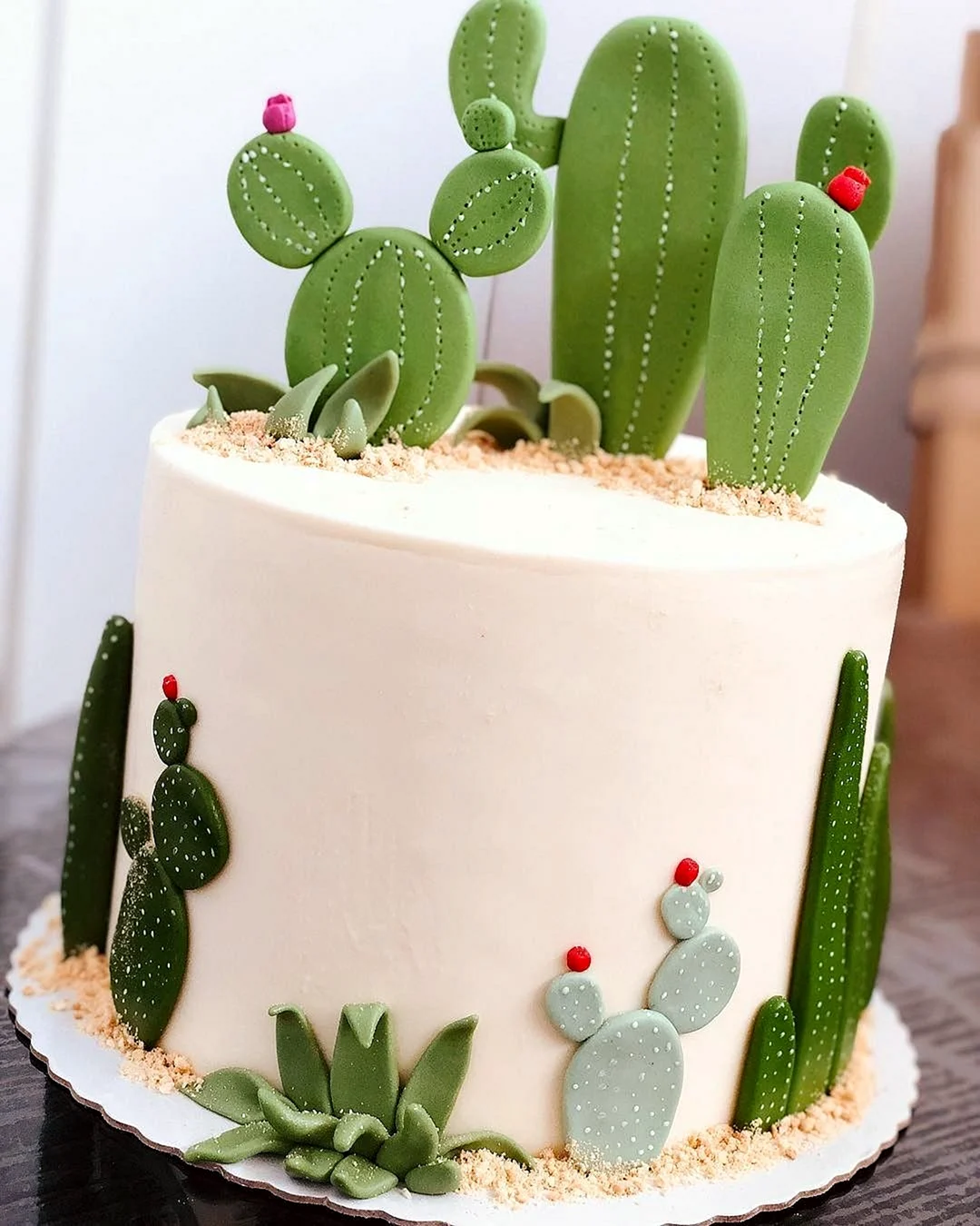 Детский торт с кактусами