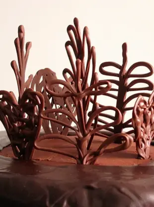 Фигурки из шоколада на торт