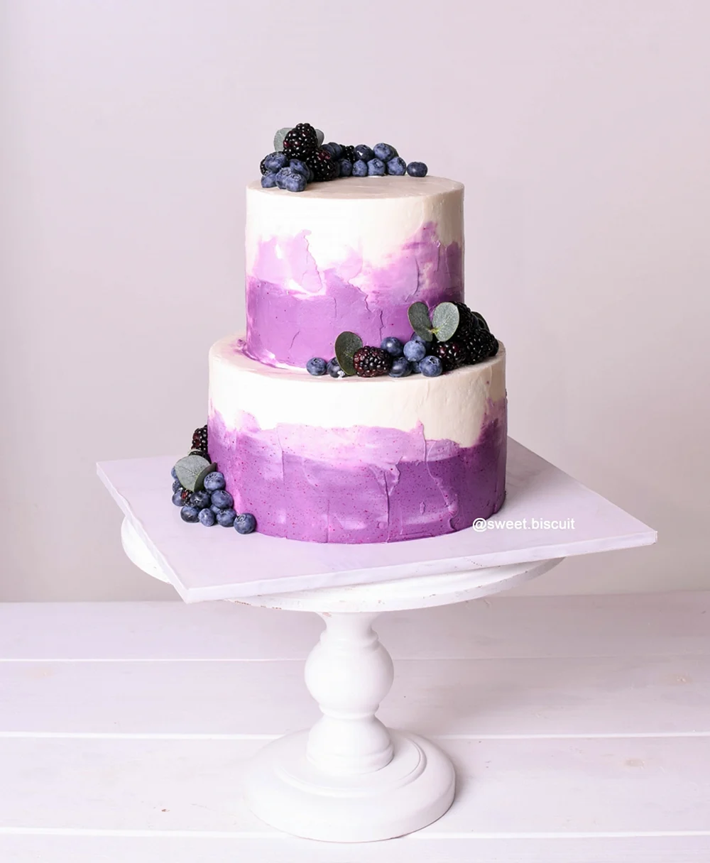 Фиолетовый двухярусный торт