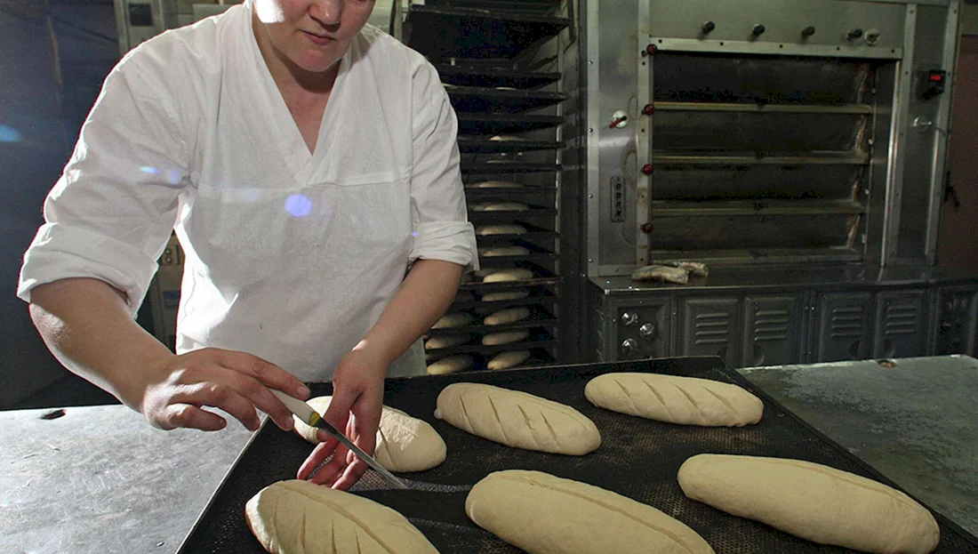 Формовка хлеба на заводе