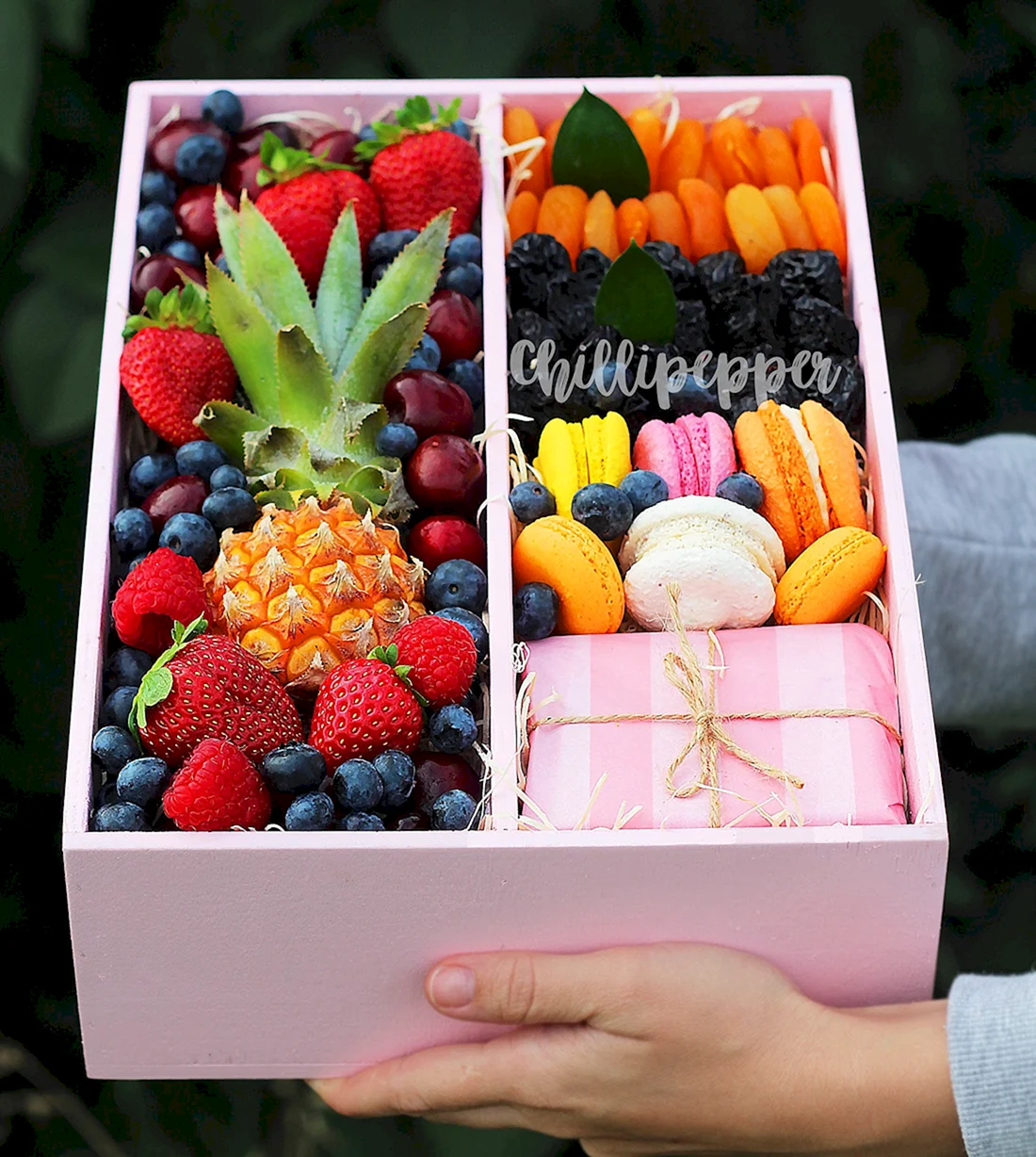 Коробка с фруктами