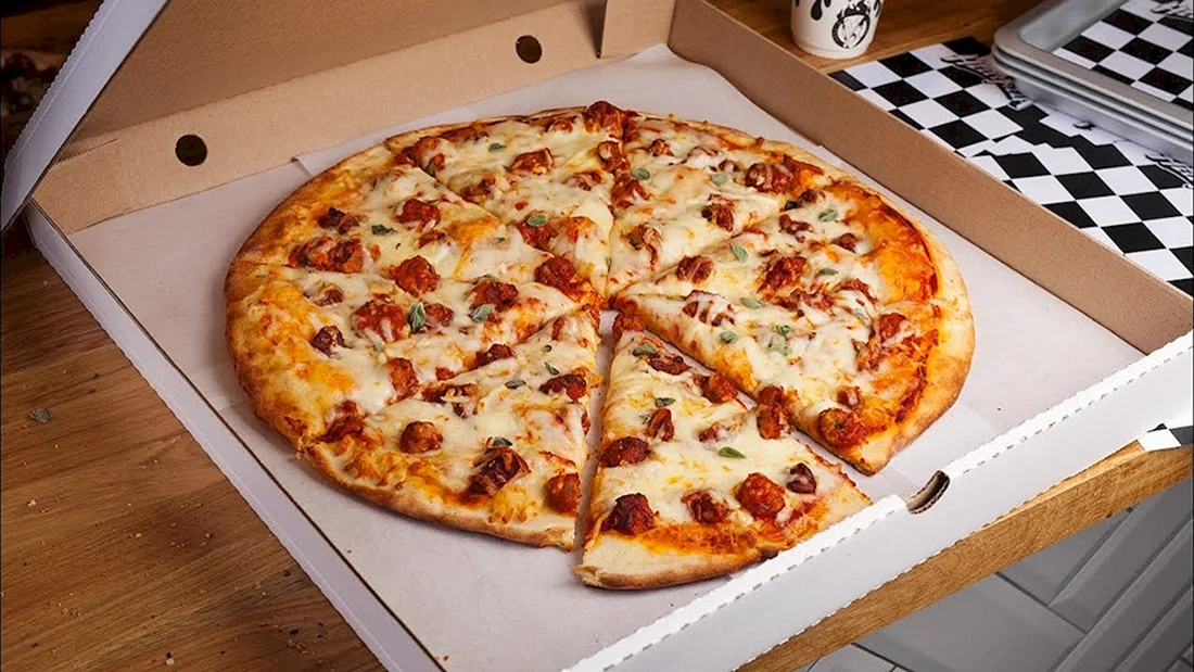 Красивая пицца в коробке