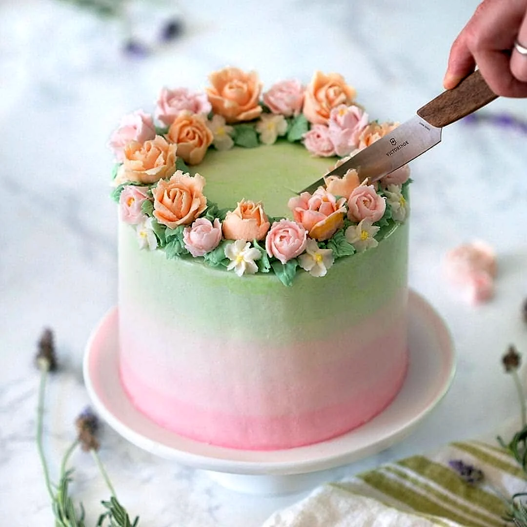 Кремовые цветы для торта