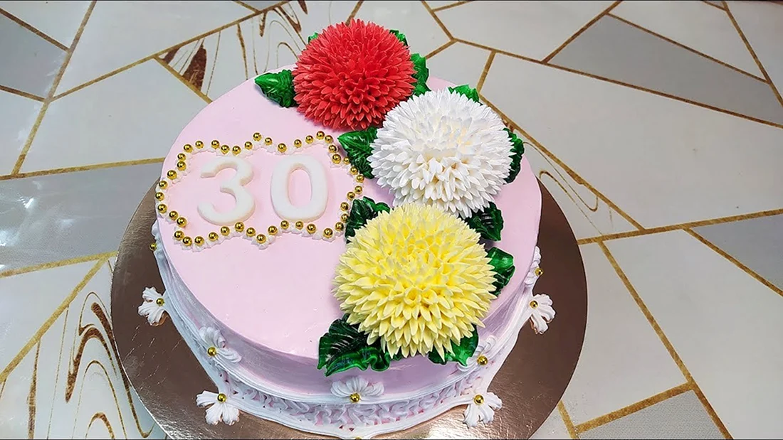 Кремовый торт с хризантемами