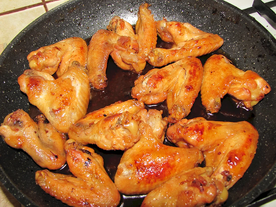 Куриные крылышки на сковороде