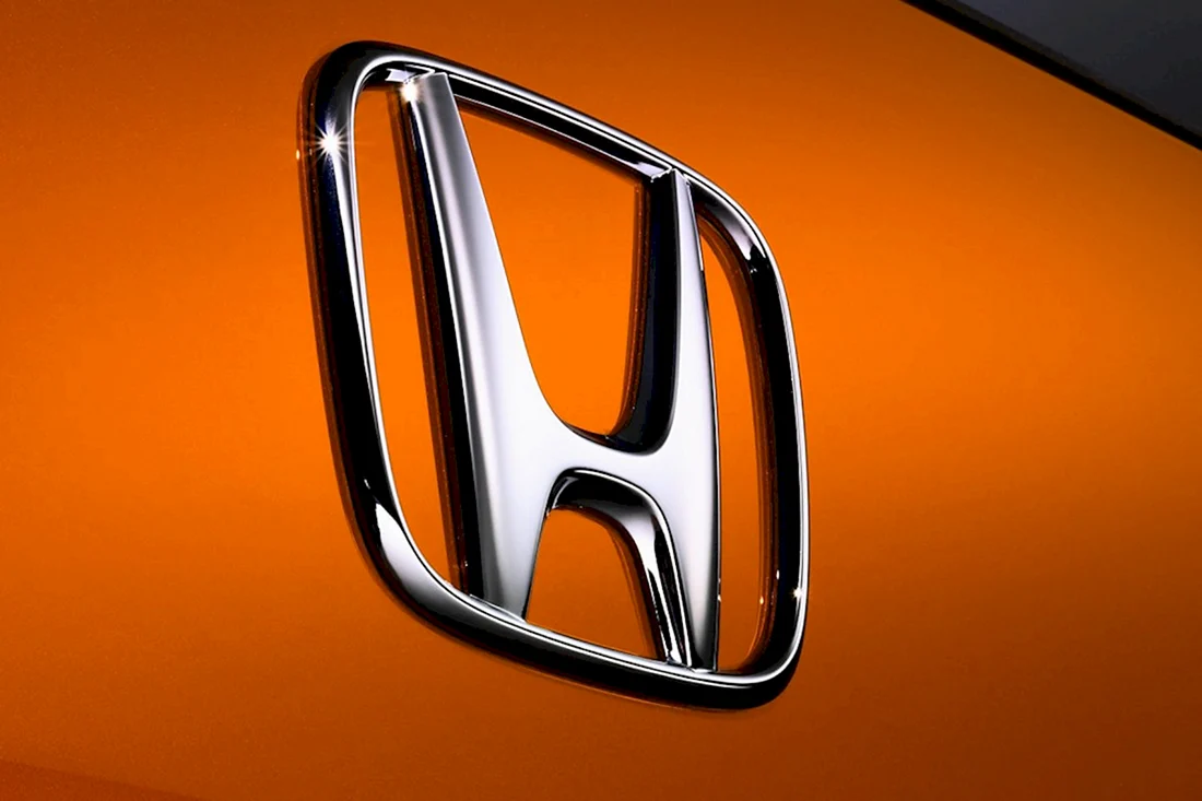 Машина с логотипом h