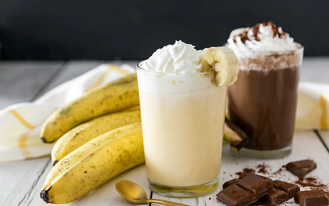 Молочный коктейль банановый милкшейк