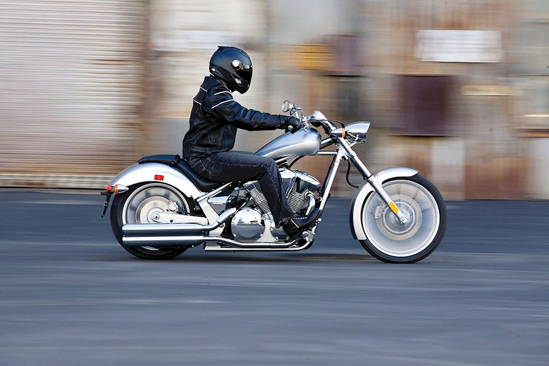 Мотоцикл Honda vt1300cx