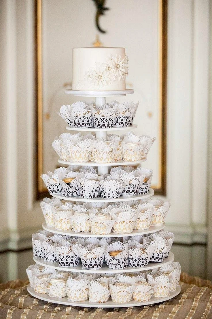 Несколько свадебных тортов