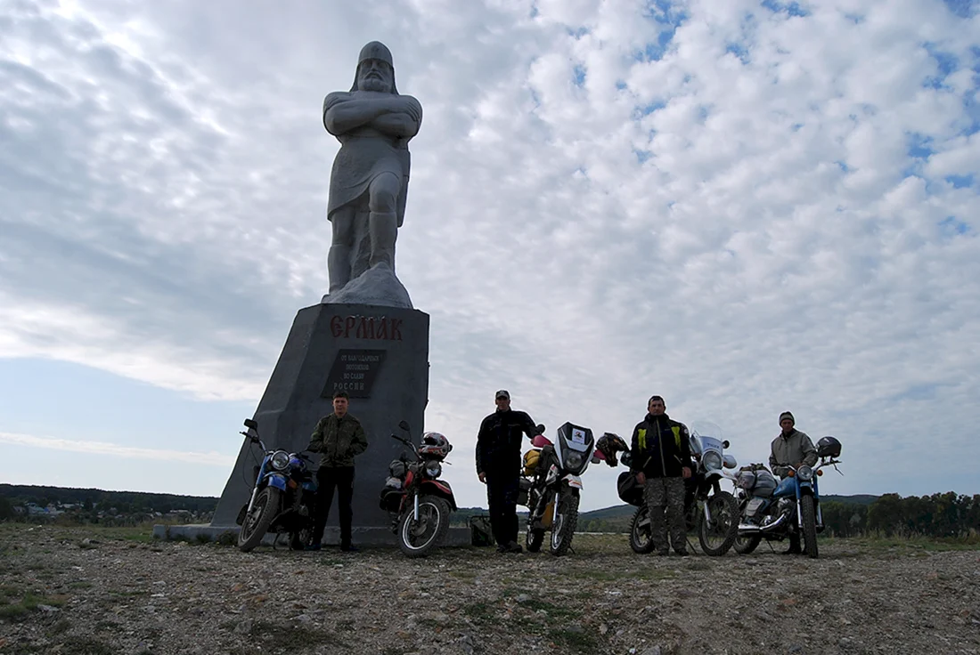 Памятник Ермаку в Змеиногорске