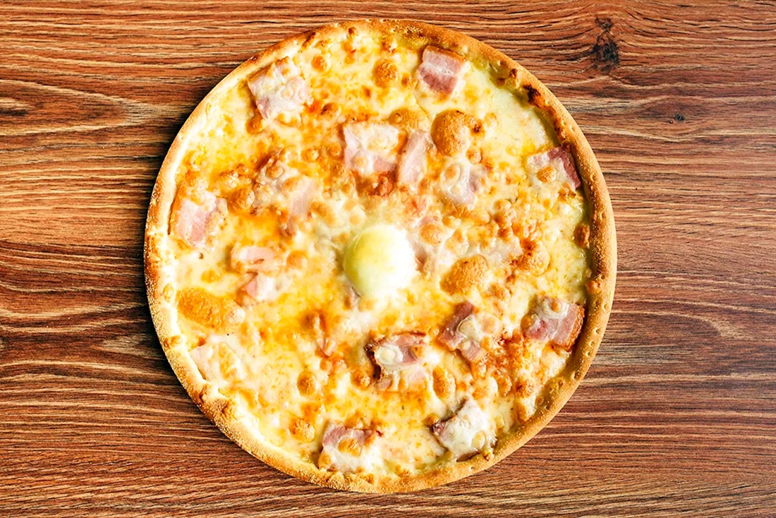 Пицца карбонара Carbonara.