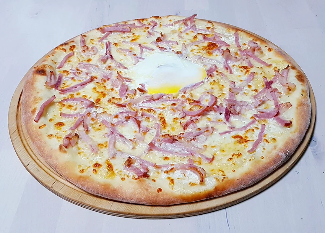 Пицца карбонара с беконом