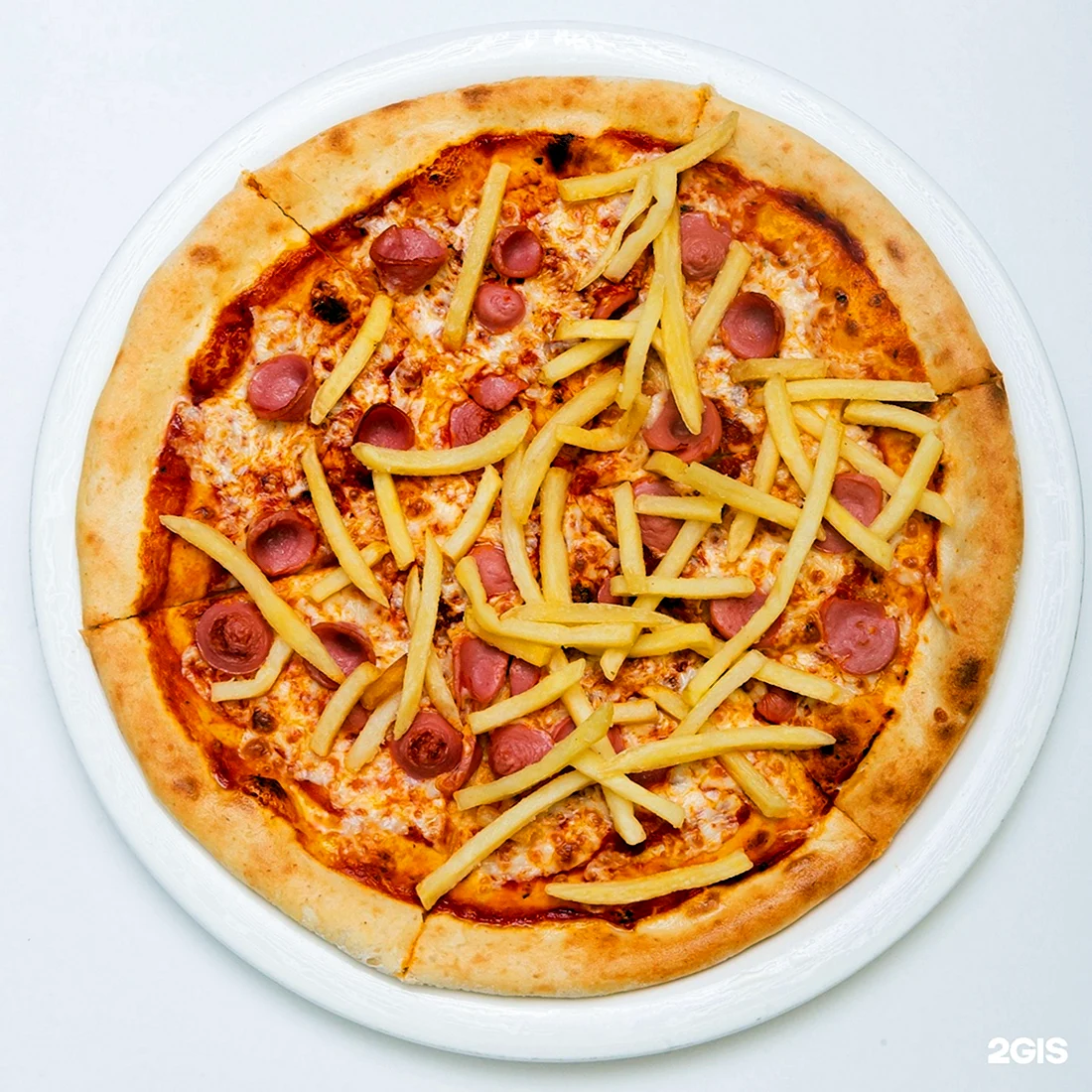 Пицца с картофелем фри и сосисками