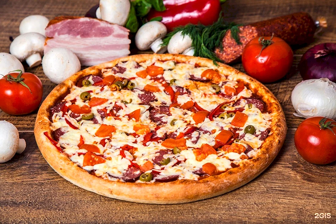 Пицца с сервелатом