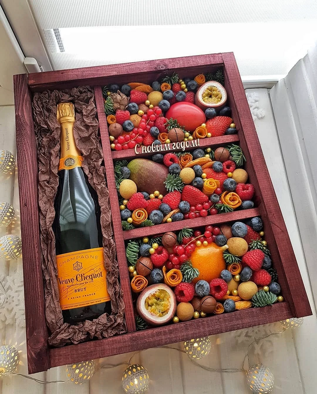 Подарочная коробка с фруктами