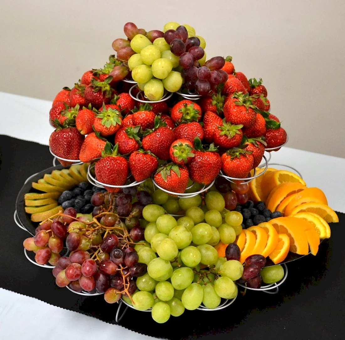 Поднос с фруктами