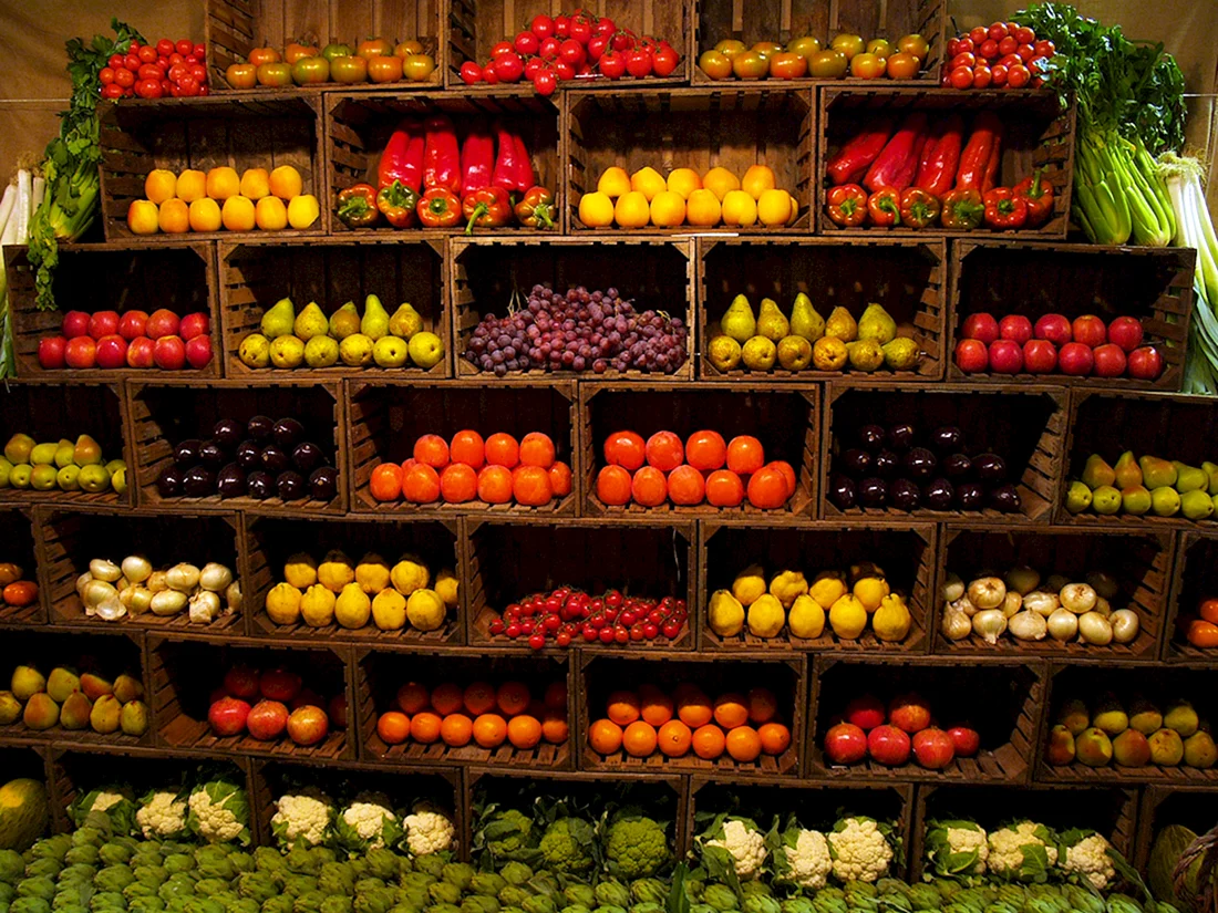 Прилавок с овощами и фруктами