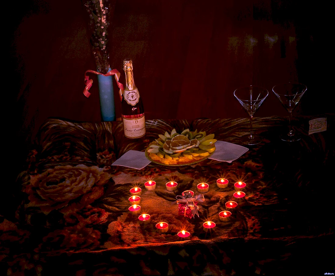 Романтический стол со свечами