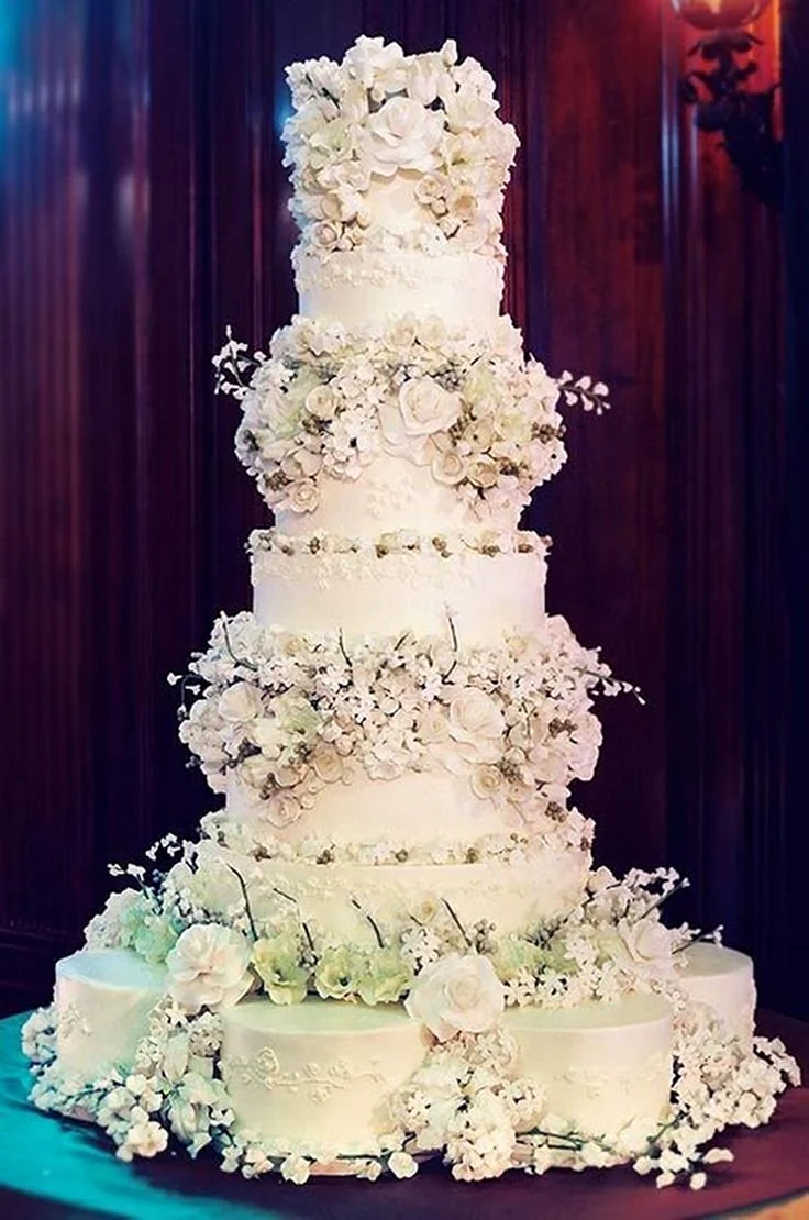 Роскошный свадебный торт