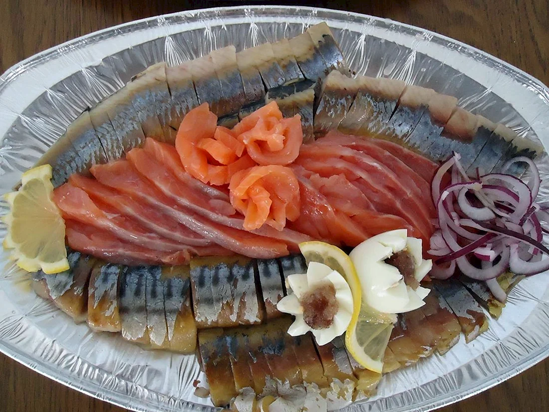 Рыбная тарелка селедка и скумбрия