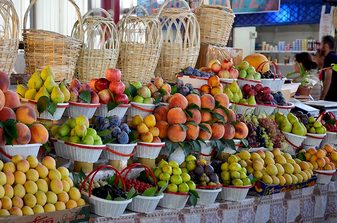 Рынок фруктов в Ереване Вернисаж