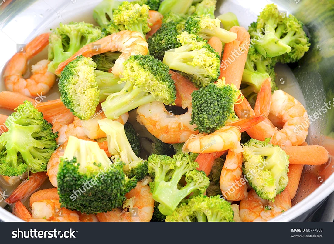 Салат с креветками и брокколи