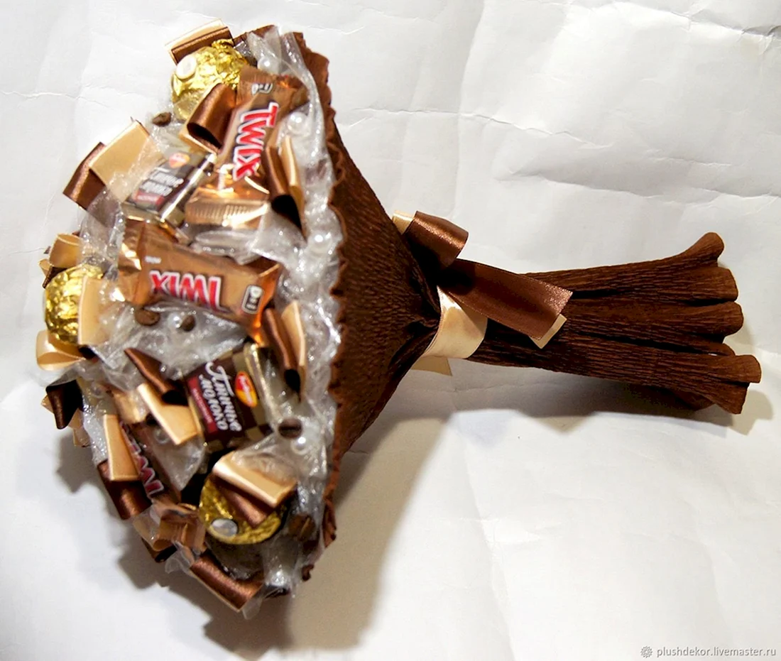 Шоколадный букет из конфет для мальчика