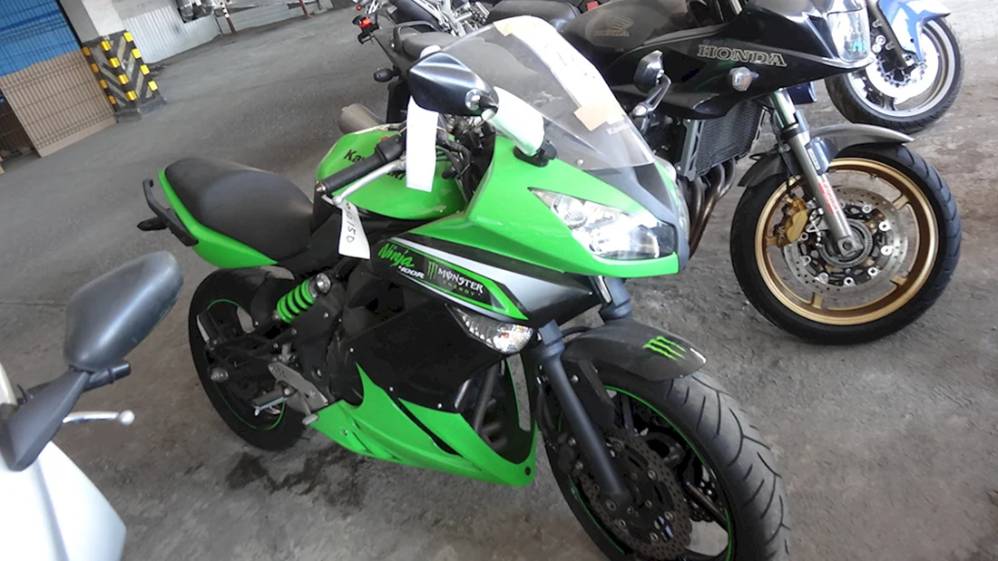 Спортивный мотоцикл Ясаха зелёный характеристика цена