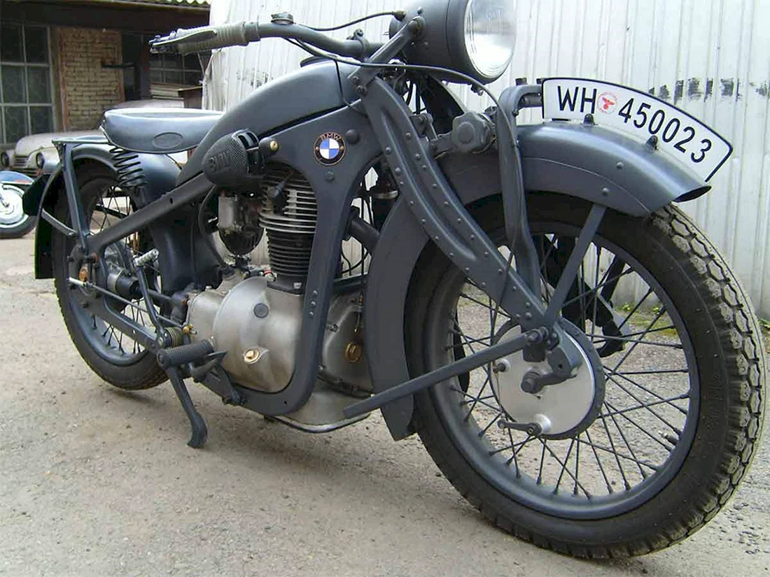 Старый мотоцикл БМВ r35