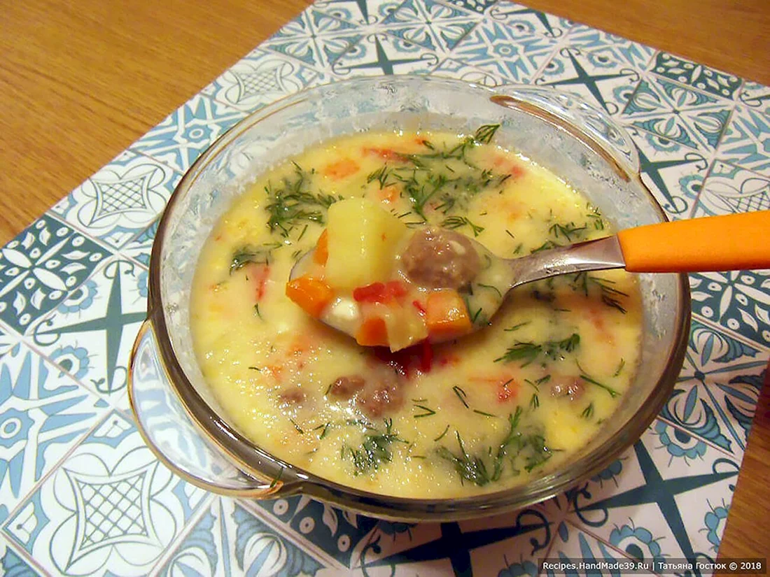 Суп с фрикадельками и сыром плавленным