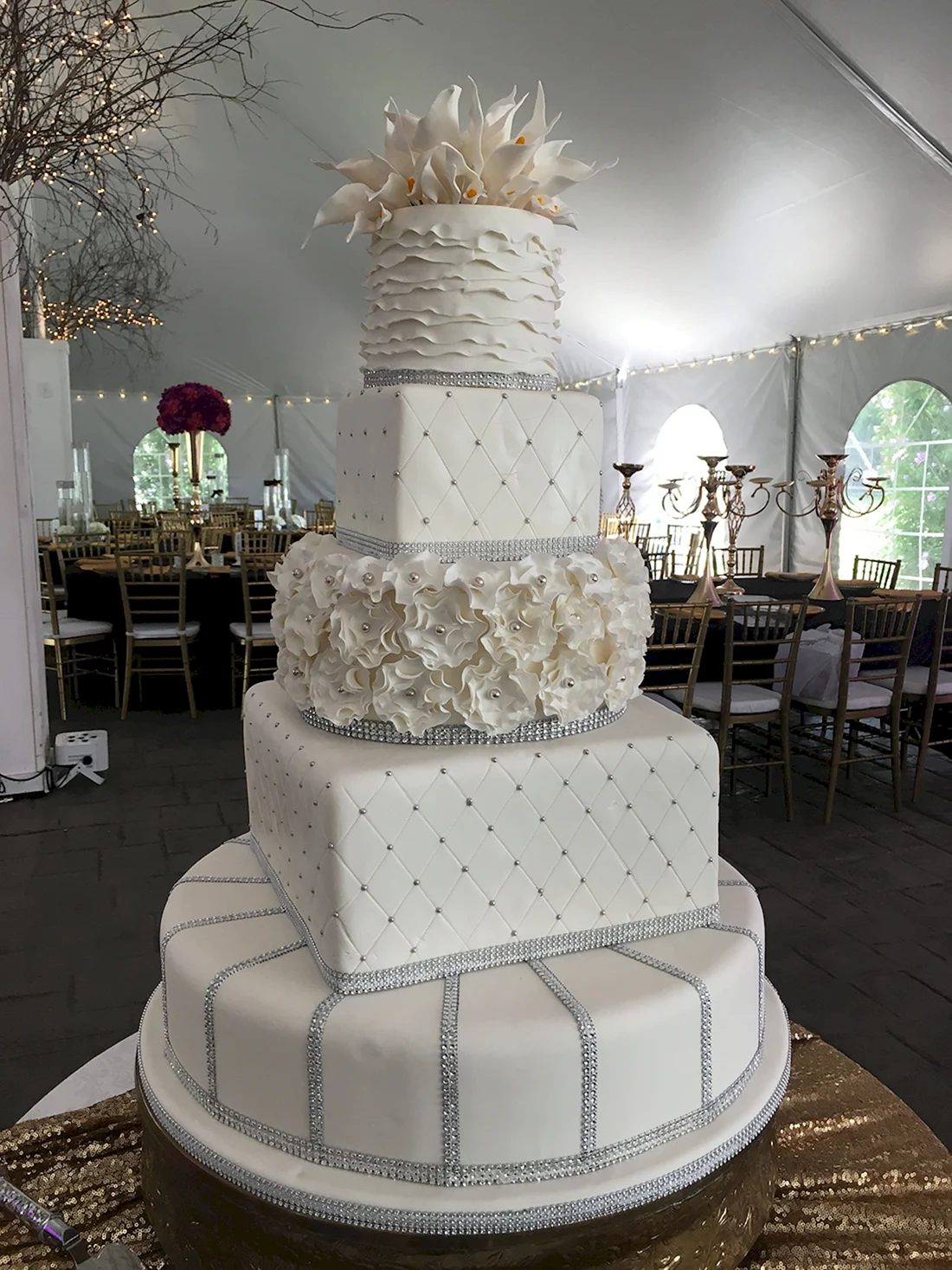 Свадебный торт многоярусный большой