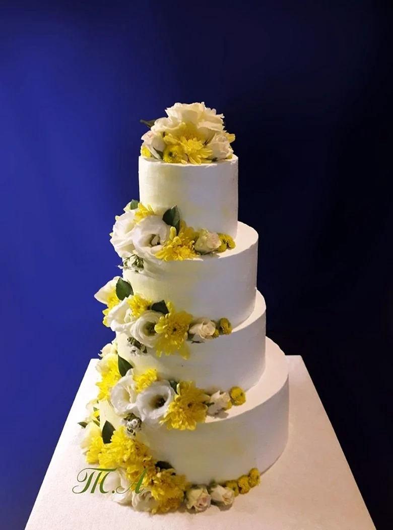 Свадебный торт с хризантемами