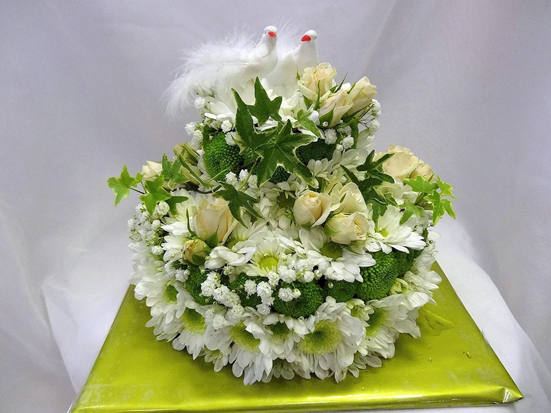 Свадебный торт с хризантемами