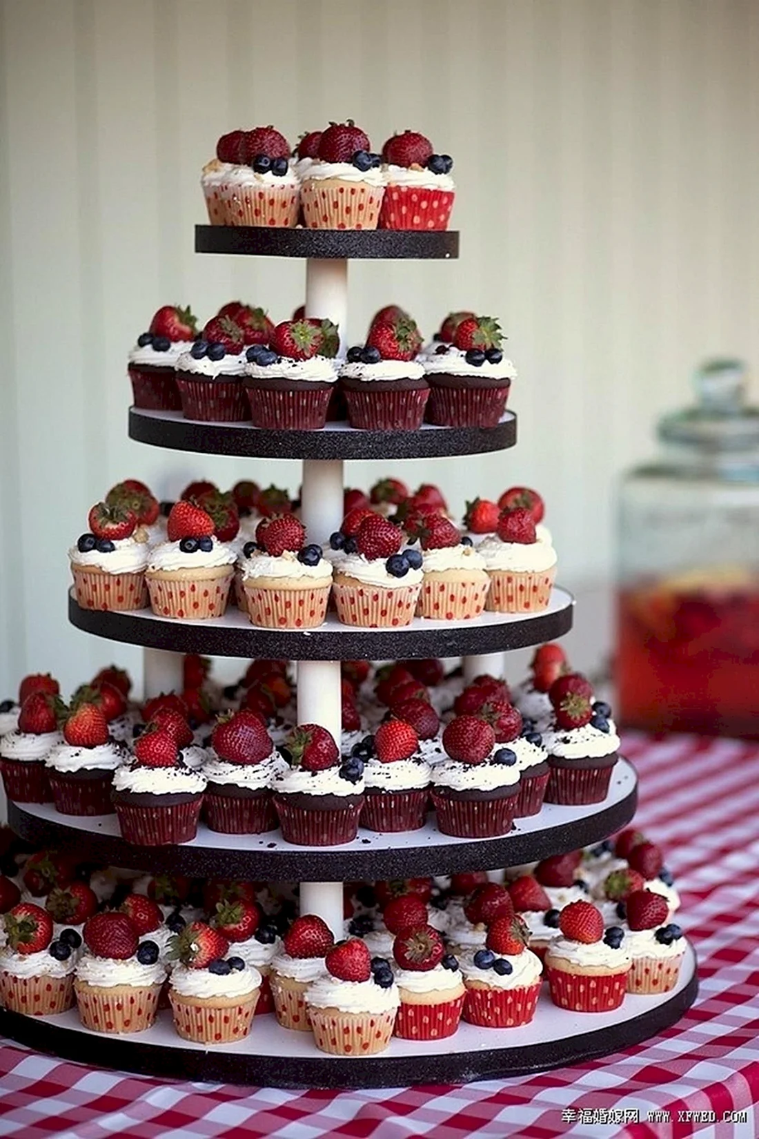 Торт и пирожные на день рождения