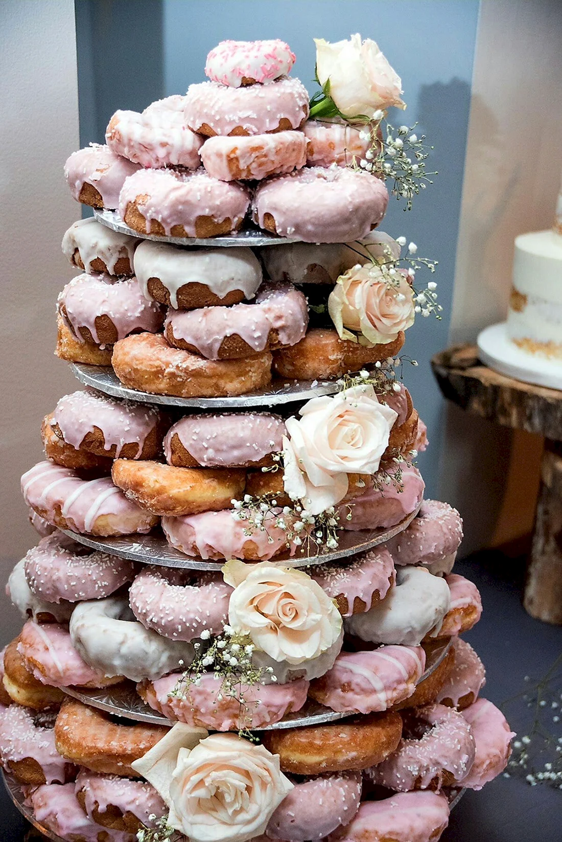 Торт из пончиков на свадьбу