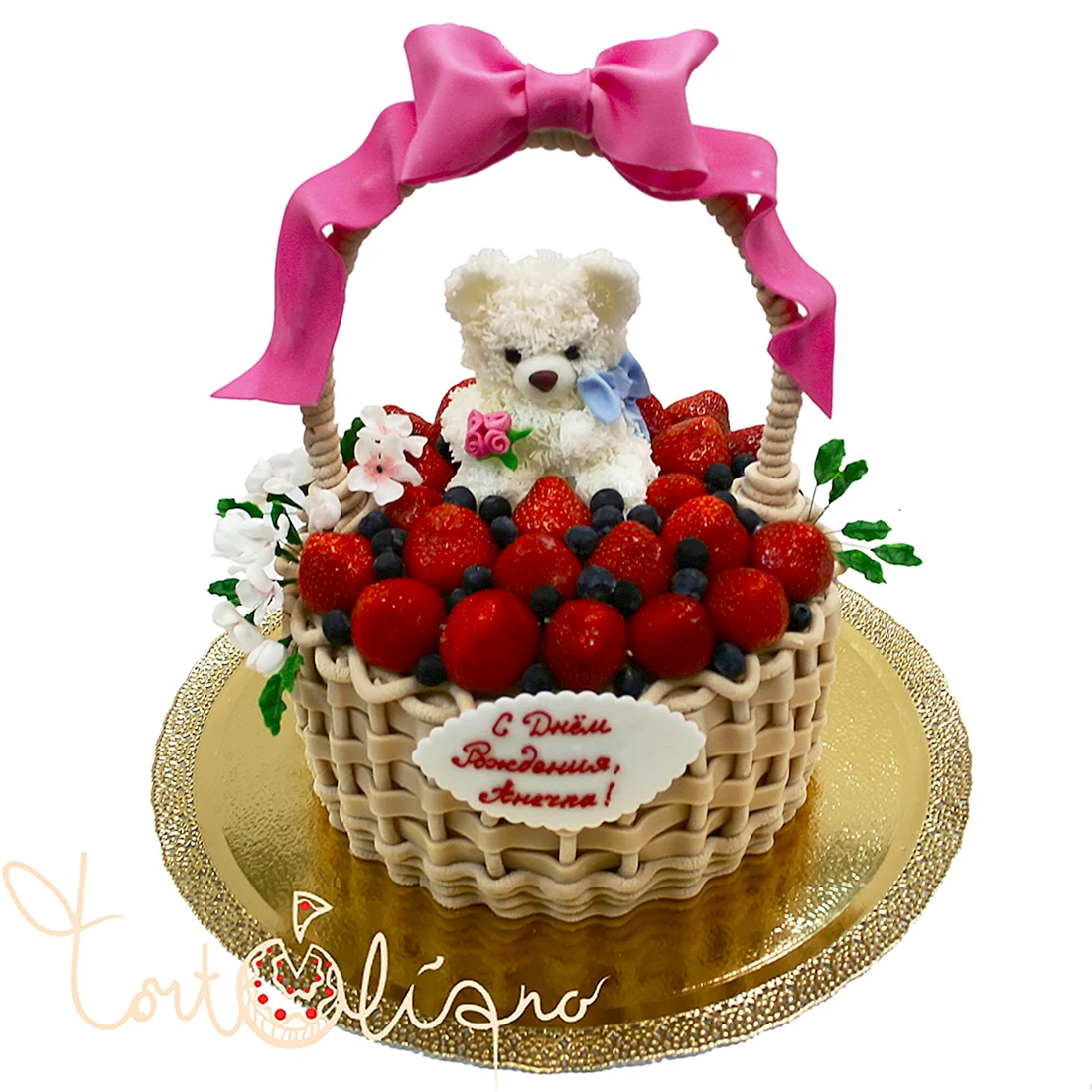 Торт корзина с цветами и ягодами
