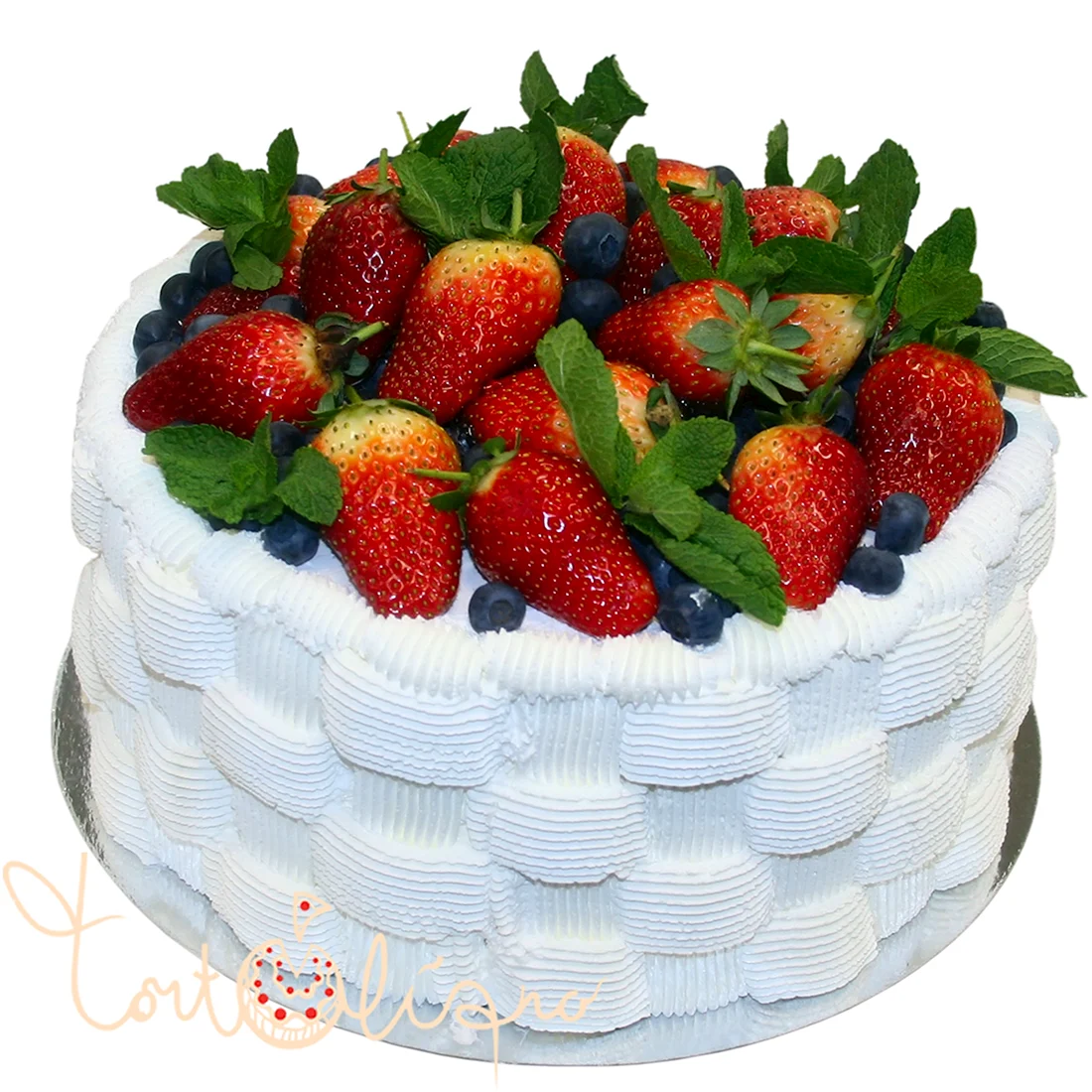Торт лукошко с ягодами