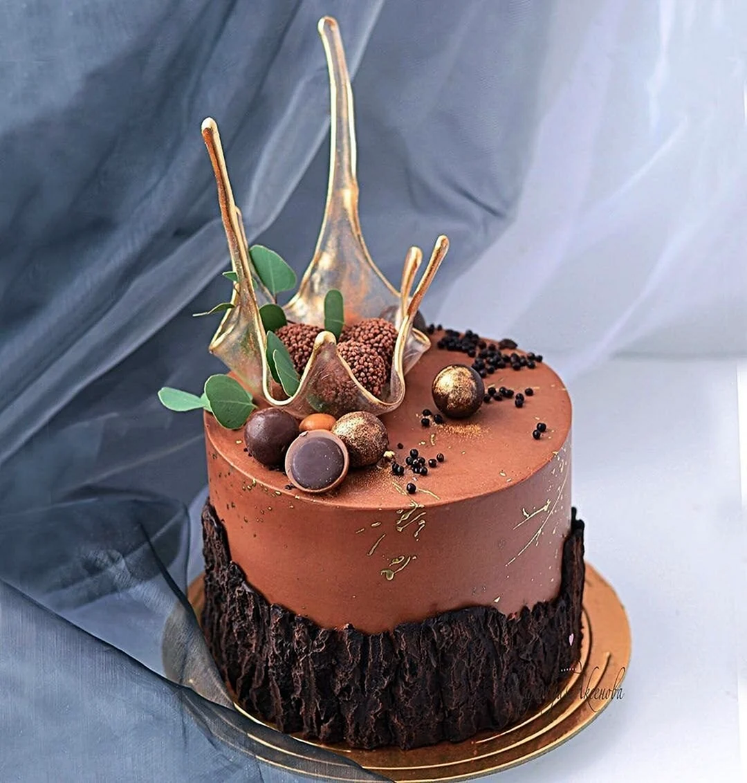Торт с карамельным декором