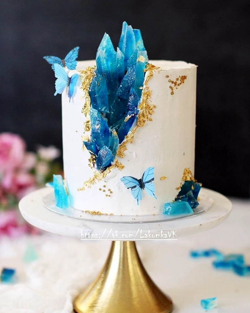 Торт с кристаллами