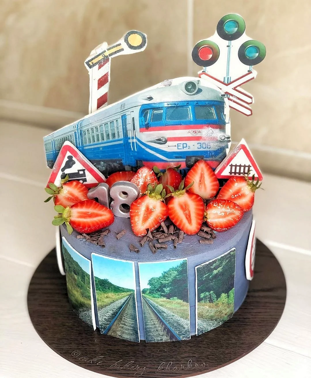 Торт с поездом