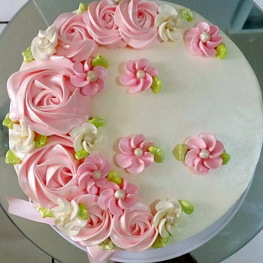 Торт с цветами из крема