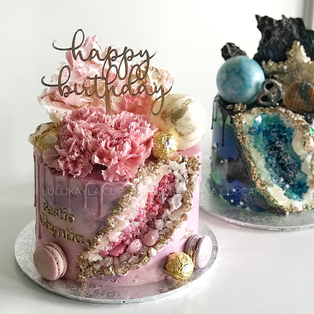 Торт с жеодой и цветами