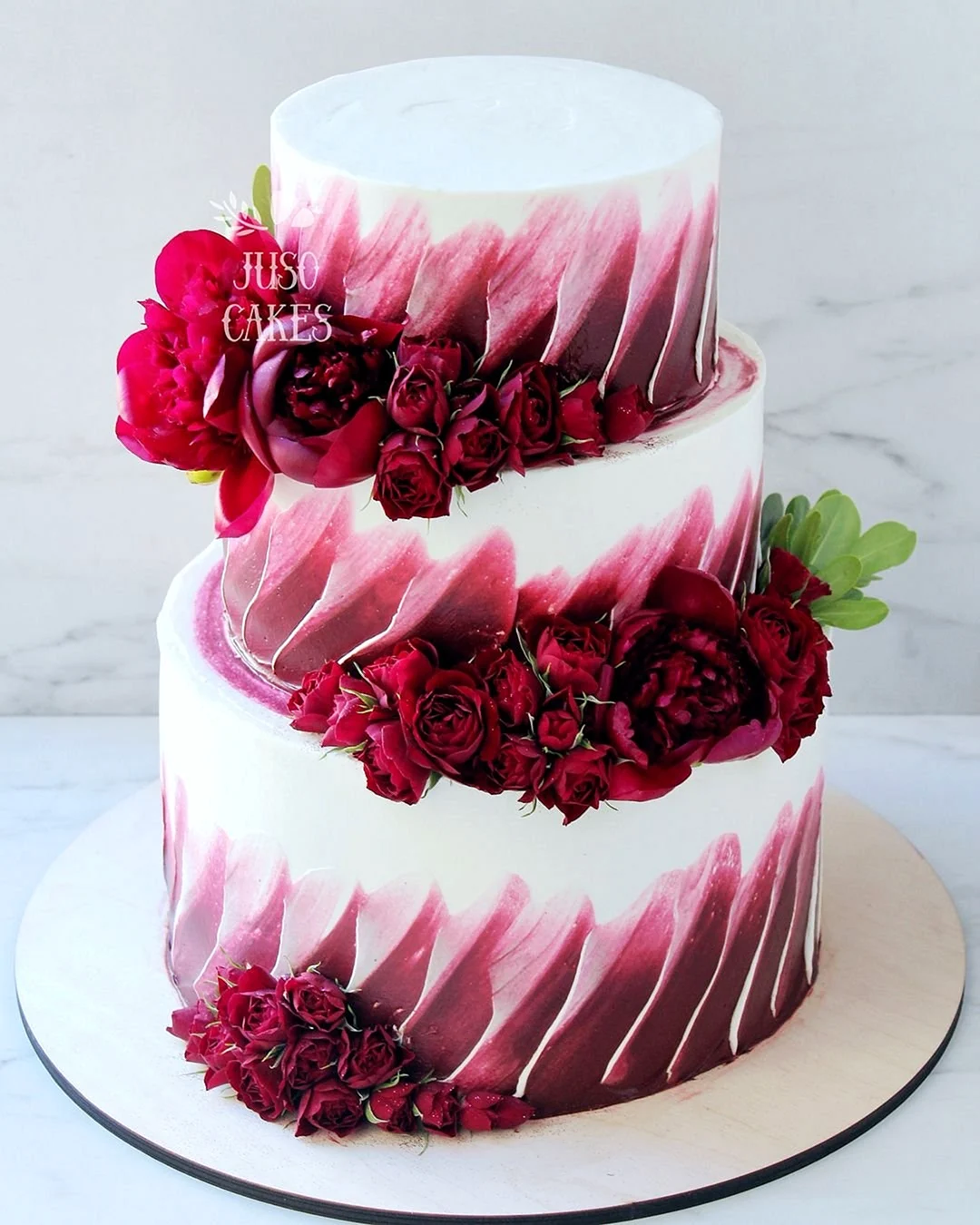 Торт с живыми розами