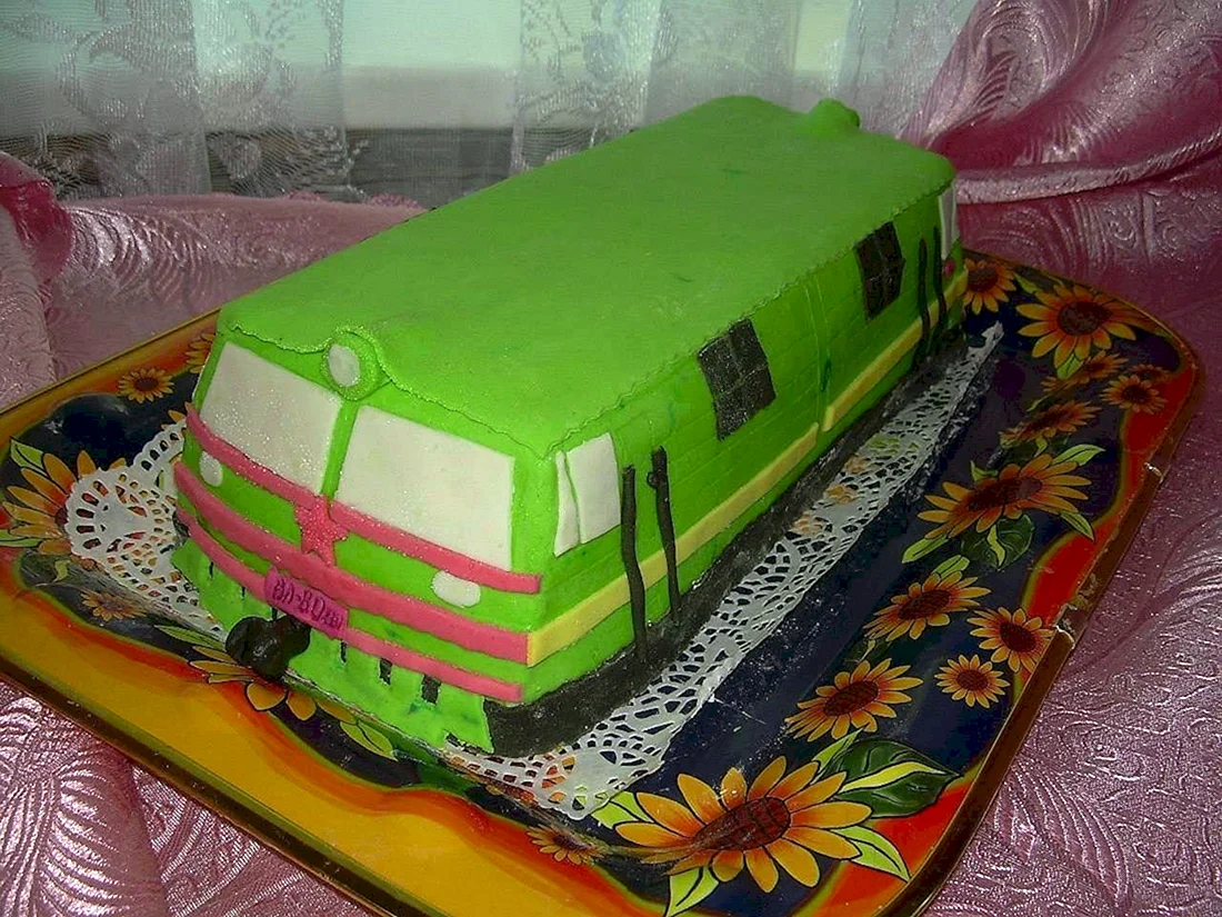 Торт в виде поезда