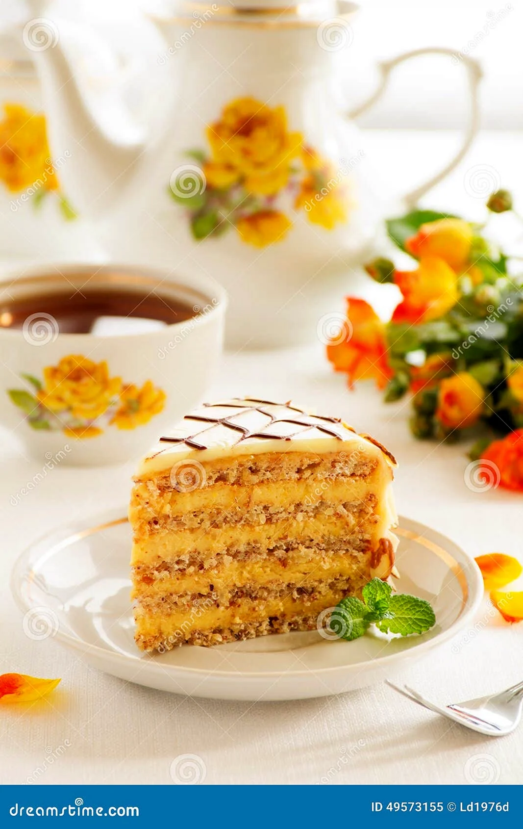 Торты и пирожные с чаем