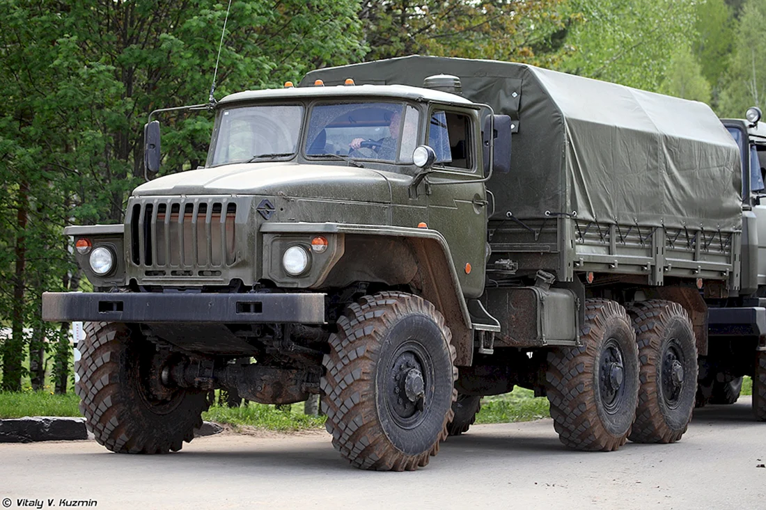 Военный грузовик Урал 4320